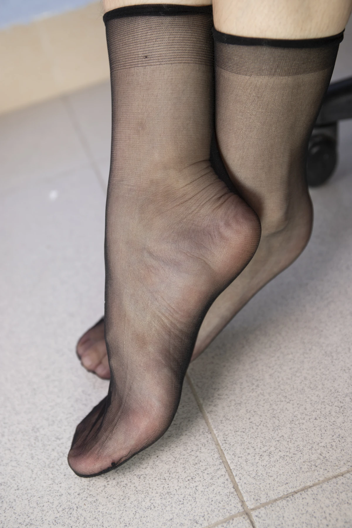 [Mzsock] NO.010 Model Peng Peng shows off her beautiful feet in transparent black stockings in the office, in various postures that are very tempting Southern football skills#[126P]-36